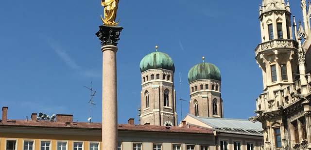 Marienplatz mit Mariensäule und Frauenkirche