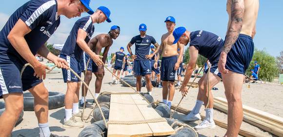 Darmstadt 98 beim Floßbau mit bo events