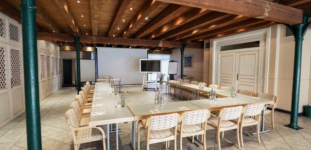 Tagungsraum Barbarossa mit Whiteboard Tagungsraum Barbarossa mit Whiteboard