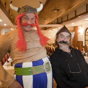 Gallische Spiele, BBQ-Grillbuffet, Übernacht.