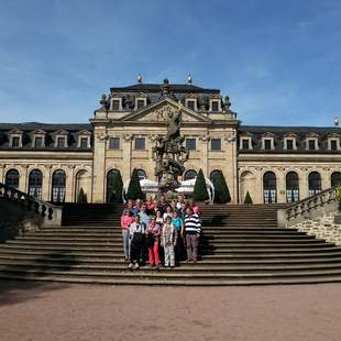 Fulda Orangerie, Gruppe vor der Floravase