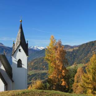 Herbst in Lüsen Wein Wellness Törggelen Südtirol