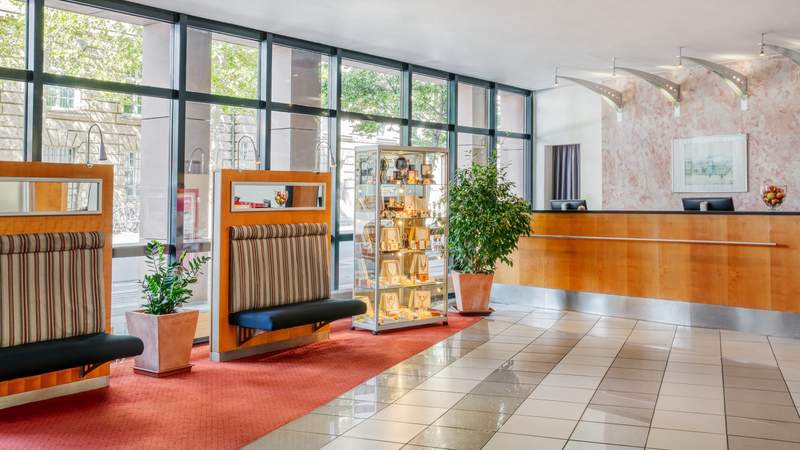 Rezeption IntercityHotel Erfurt