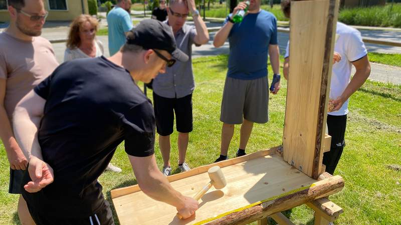 Bayerische Challenge, Erbsen hämmern, Hinkelstein-Weitwurf, Teamevent, Teamuilding Event, Betriebsausflug, Bauern Olympiade, Emmerich Events, Firmenevent