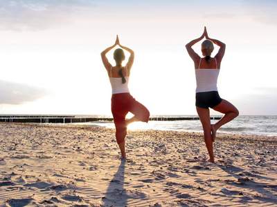Incentivereise Gruppenreise Deutschland Rostock Yoga am Strand