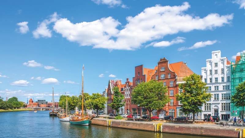 Häuserfront Teamkurztrip mit Marzipanverkostung in Lübeck
