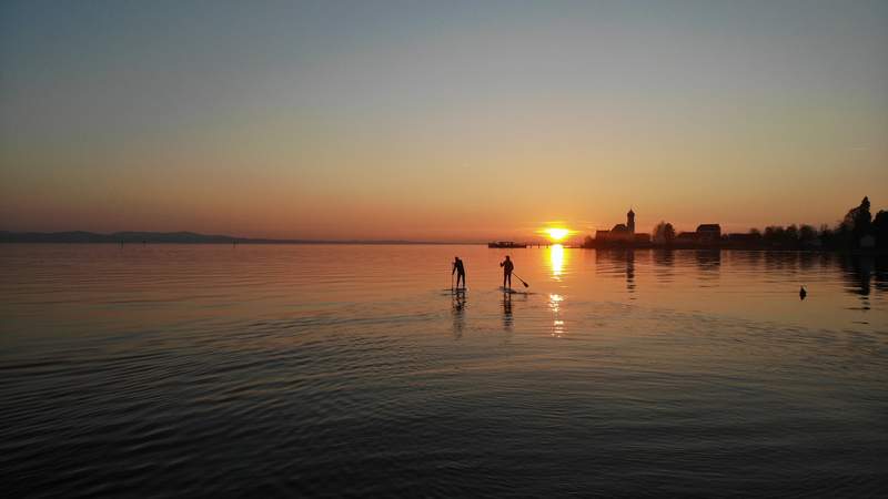 Sundowner SUP Wassersport & Grill Buffet am Strand