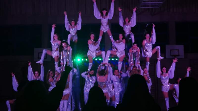 Tanzshow mit Hebefiguren Showtanz