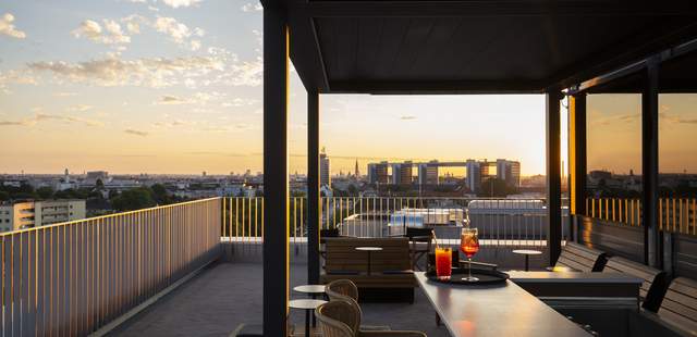 Rooftop Bar Event mit Aussicht über München