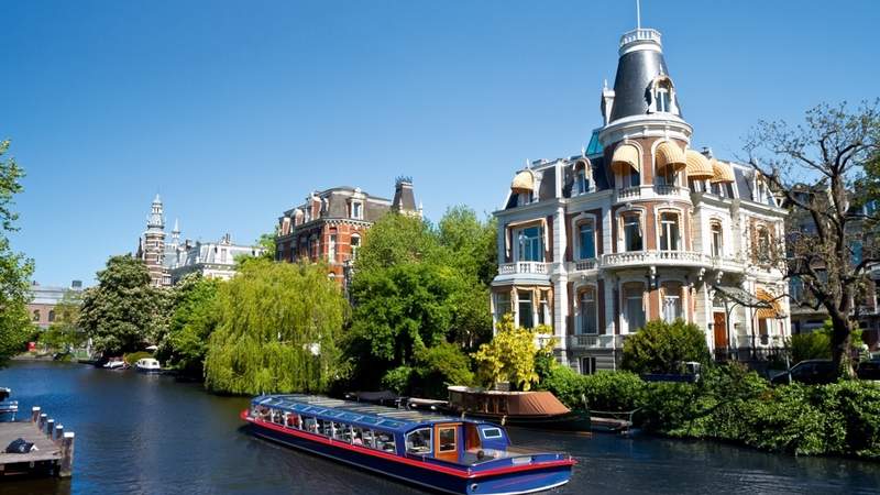 Team-Highlight mit Grachtenfahrt in Amsterdam