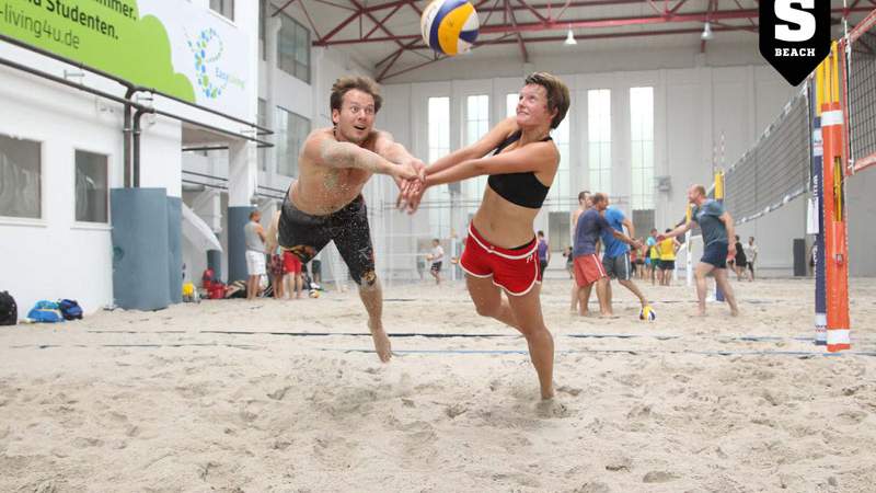 Beachvolley Indoor Beachvolleyball und Kochen im Team
