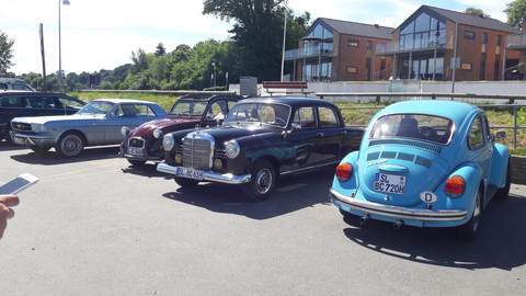 Mittagspause Oldtimer Rallye, VW Käfer, Mercedes, Ford Mustang