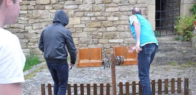 Team-Spaß bei der mittelalterlichen Challenge