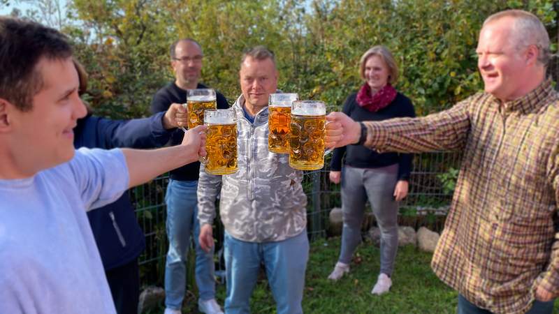 Bayerische Olympiade, Maßkrug stemmen, Teamevent, Teamuilding Event, Betriebsausflug, Bauern Olympiade, Emmerich Events, Firmenevent