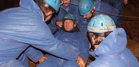 Bergwerk Mine Höhle Stollen Teamtraining Team