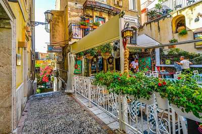 Incentive Reise Sizilien Gasse Taormina