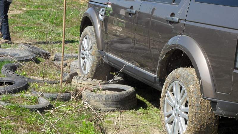 Offroad fahren im Steinbruch