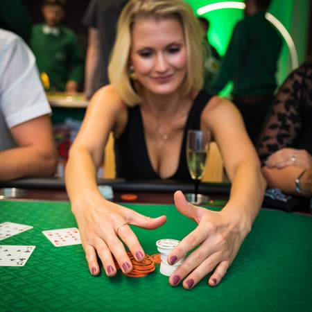 Probieren Sie sich an Poker, Black Jack oder Roulette