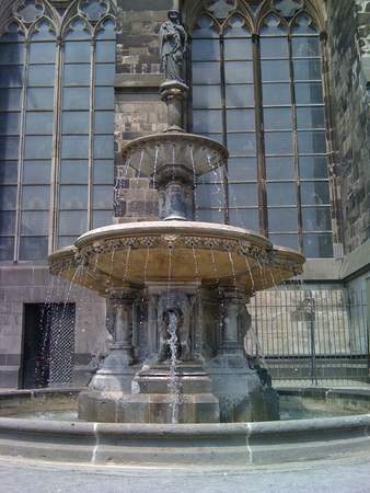 Petrus-Brunnen am Dom