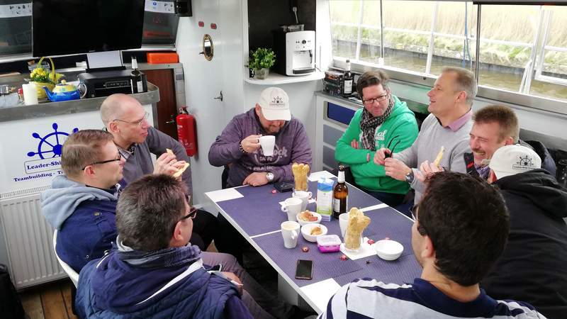 Strategieklausur auf Motoryacht, Niederlande