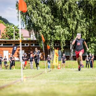 Sprintaufgabe bei der Firmenolympiade im Freien