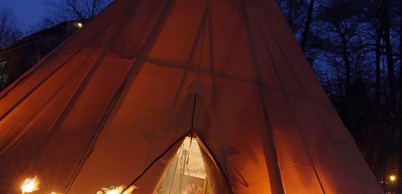 Tagen und Feiern im Tipi