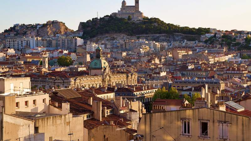 Notre-Dame de la Garde in Marseille Stadtansicht Marseille mit der Wallfahrtskirche Notre-Dame de la Garde