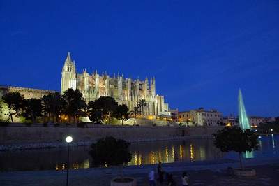 Incentive Reise Balearen Spanien Mallorca Kirche bei Nacht