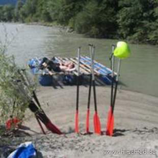 Floßbau und Fahrt am Fluss!