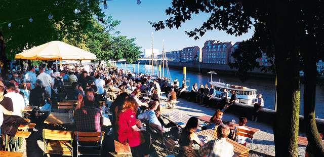 All-In-Party an der Weser in Bremen