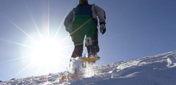 Schneeschuhwanderung mit Airboard Rodeln